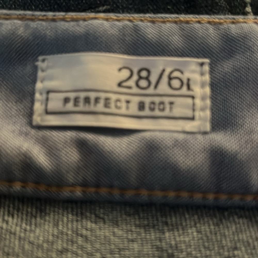 Old navy women’s perfect boot jeans size 28/6L. - Picture 7 of 10